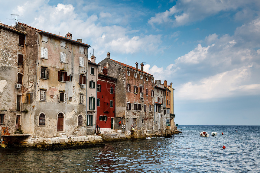 中世纪罗文日市 上午 克罗地亚建筑旅游海岸蓝色文化历史半岛百叶窗景观海景图片