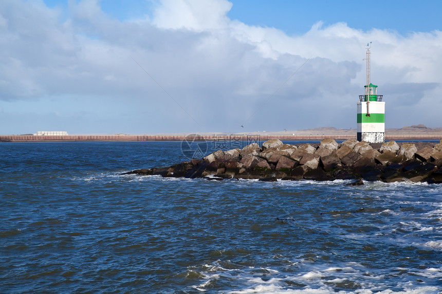 北海灯塔传统信号风景蓝色石头风暴乌云海浪晴天文化图片