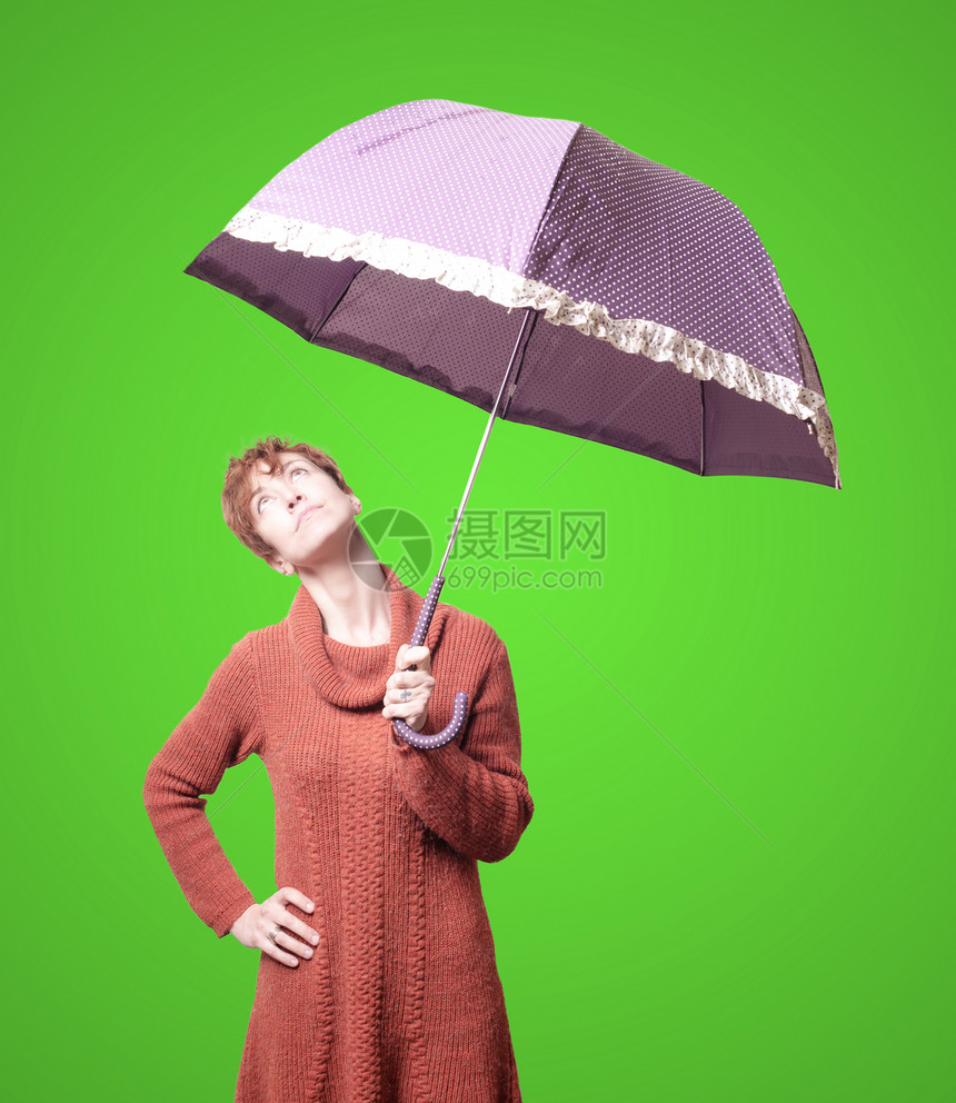 穿着毛衣和雨伞的美女季节天气短发下雨橙色粉色幸福女性女人女孩图片