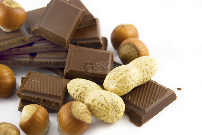 白上孤立的巧克力和坚果糖果核桃诱惑美食小吃甜点正方形榛子棕色花生图片