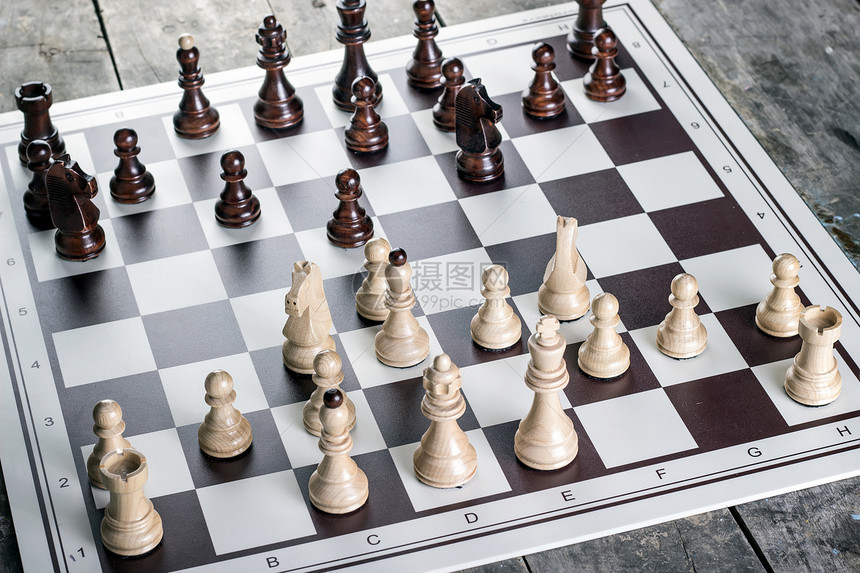 棋类游戏国王棋盘白色收藏桌子黑色褐色棕色物体影棚图片
