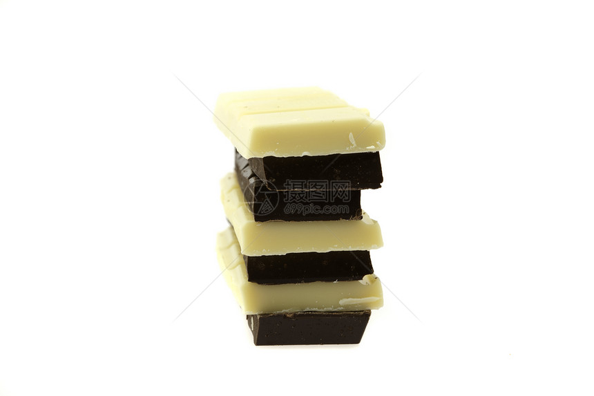 与白色隔离的黑白巧克力宏观诱惑摄影棕色牛奶糖果水平正方形食物生活图片