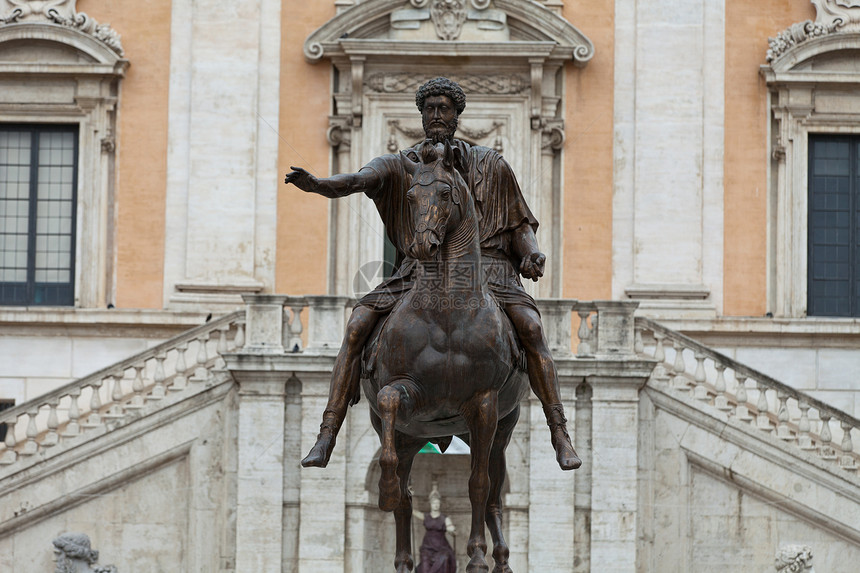 意大利罗马卡比托利欧山的马库斯奥勒留骑马雕像地标旅游爬坡文化帝国博物馆遗产首都大理石纪念碑图片