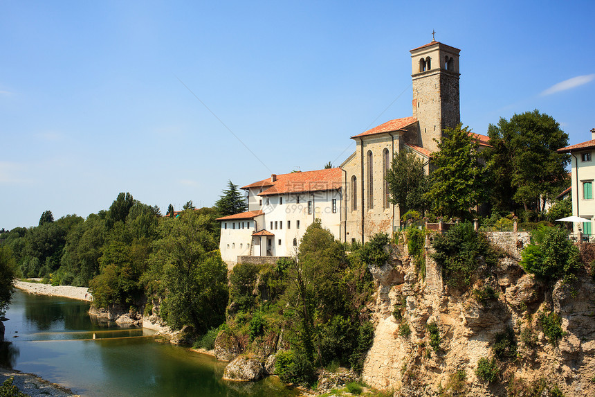 意大利圣弗朗西斯科教堂宗教日落钟声历史艺术建筑学风格植被村庄教会图片