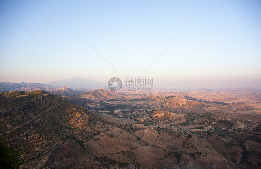 西西里阿索罗镇山脉爬坡太阳农村共同点农业高度土地城堡全景图片