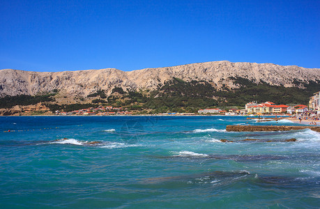 克罗地亚巴斯卡天空波浪天蓝色场景海水旅游假期海滩棕褐色海岸线背景