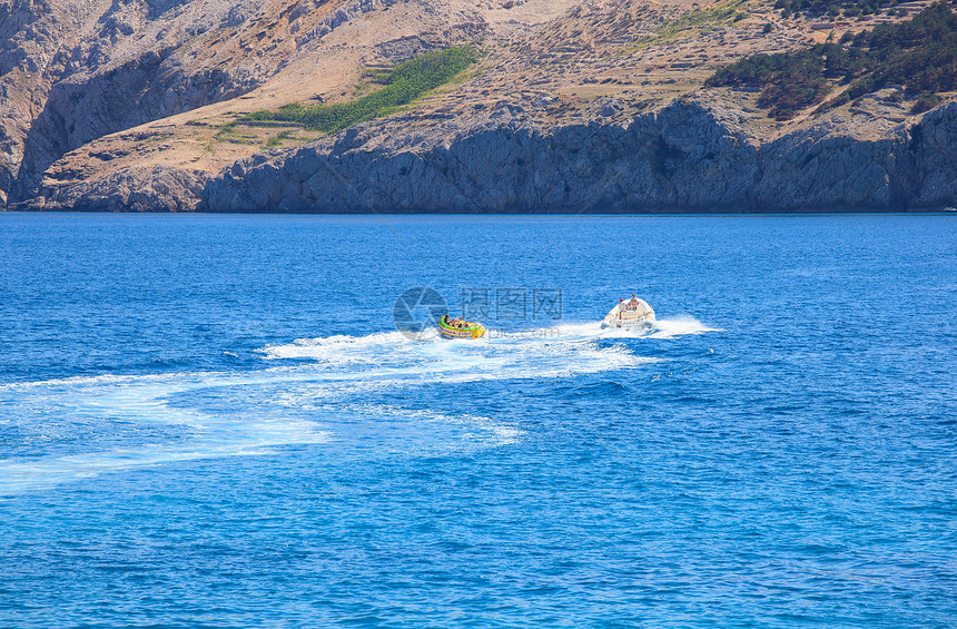 水游戏 巴斯卡波浪海岸海水蓝色海岸线旅行旅游天空远景场景图片