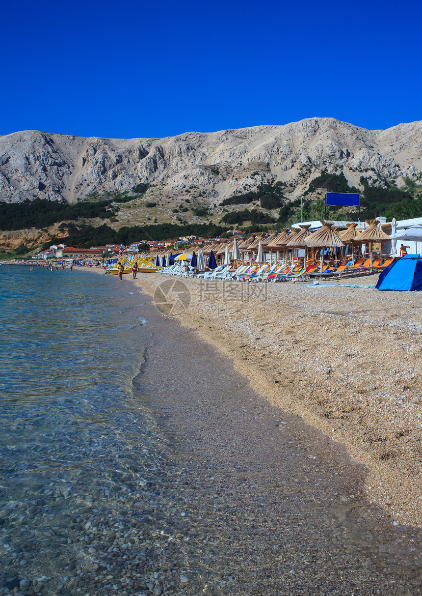 克罗地亚巴斯卡假期波浪沿海远景天蓝色海岸线蓝色海水沐浴者冲浪图片