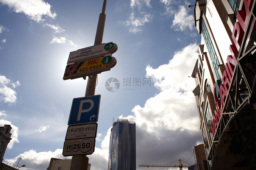 基辅公路信号桅杆街道交通城市道路图片