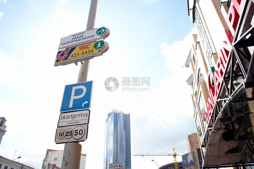 基辅公路信号街道城市桅杆道路交通图片