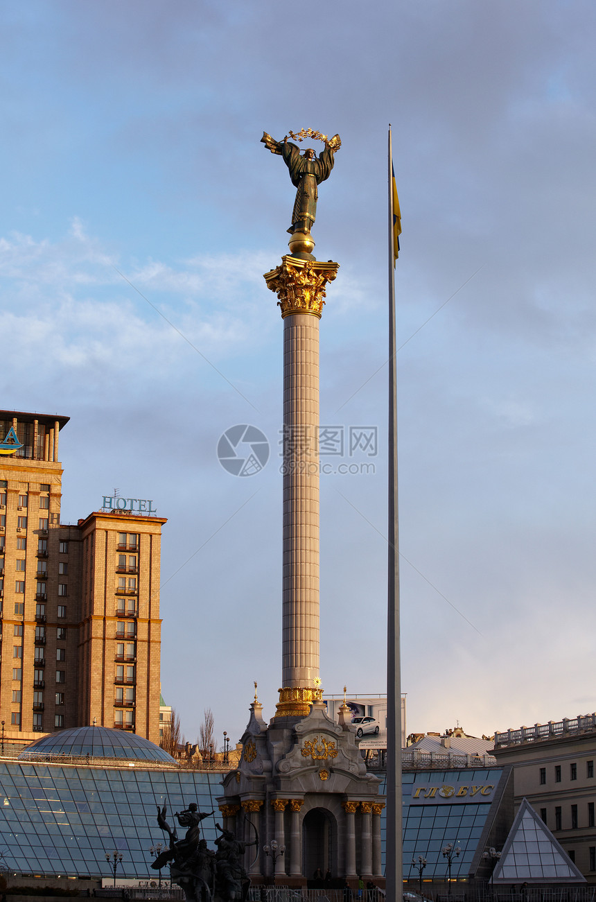 基辅独立广场一栏遗产旅游葶苈柱子地标正方形首都雕塑天空艺术图片