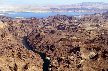 科罗拉多河和米德湖的空中视图悬崖峡谷地质学旅行天空水库公园蓝色眼睛直升机背景