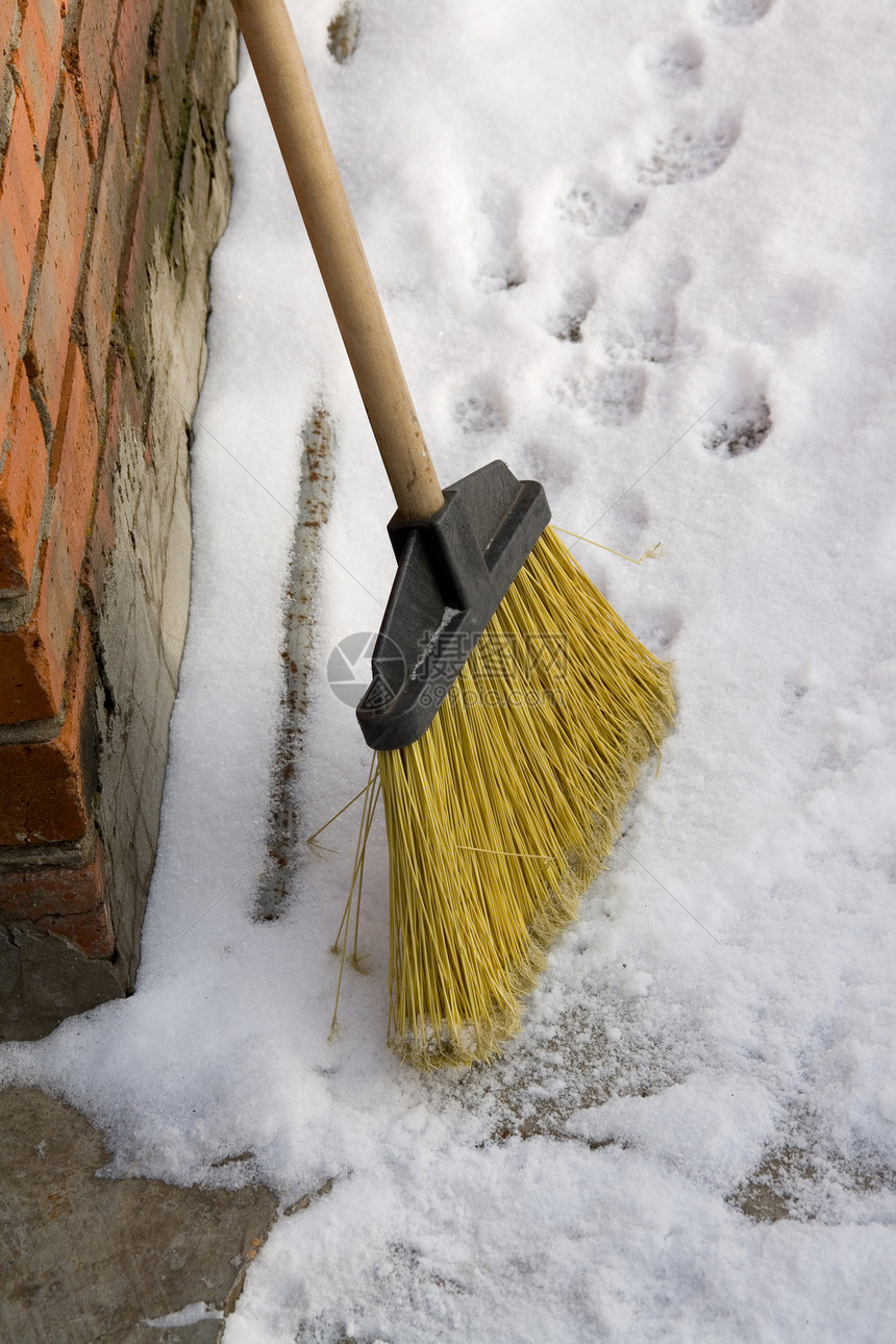 扫雪白色蓝色季节天气扫帚动物积雪雪堆痕迹图片