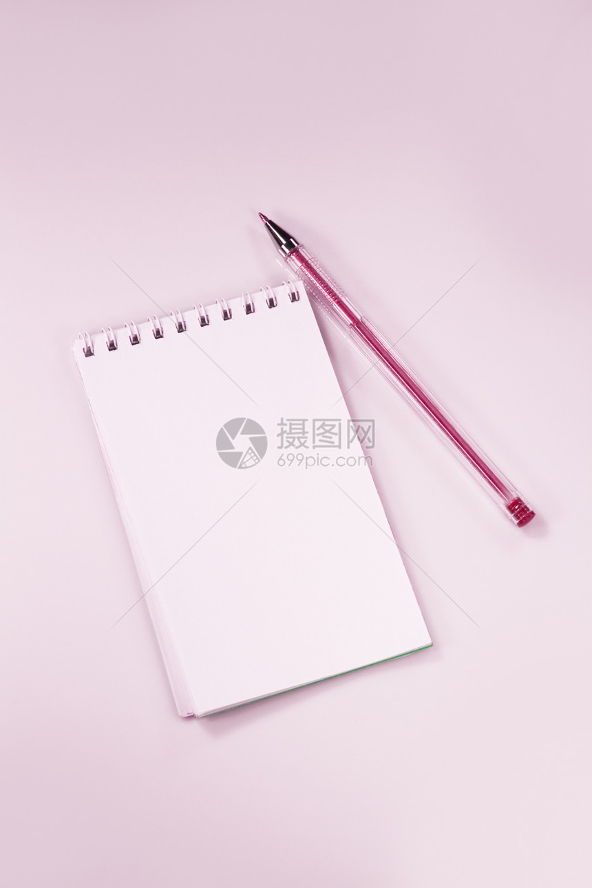粉红背景笔记本粉色空白作家床单笔记圆珠笔记录工作记忆备忘录图片