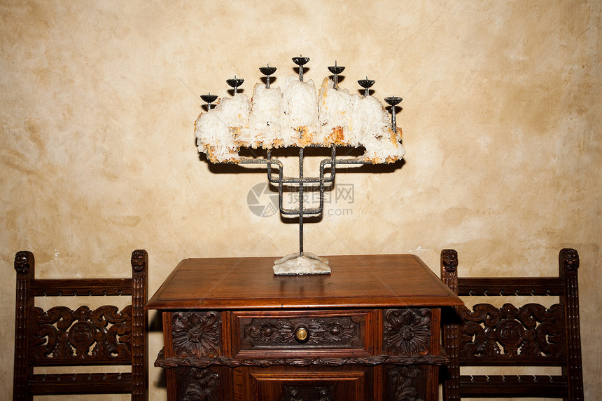 手杖靠墙文化桌子烛台派对吊灯椅子蜡烛烛光火焰庆典图片