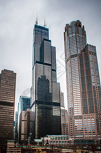 芝加哥建筑大楼玻璃蓝色公园街道高科技城市天空背景图片