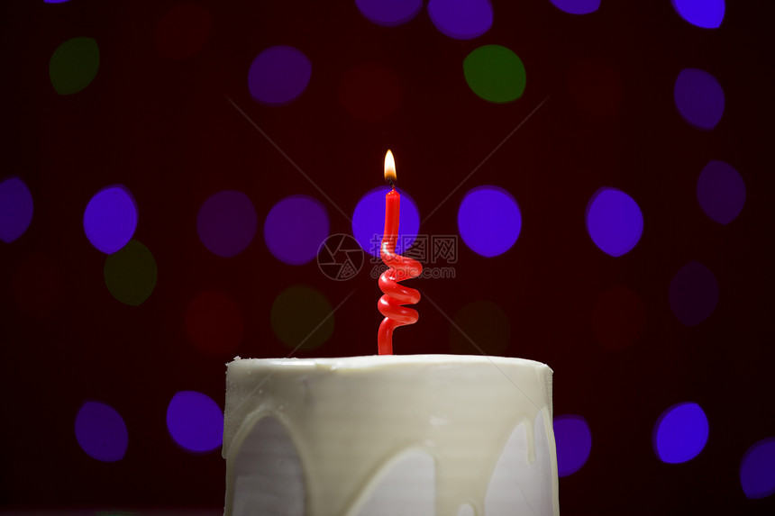 生日蛋糕红色条纹蓝色食物绿色黄色橙子庆典派对火焰图片