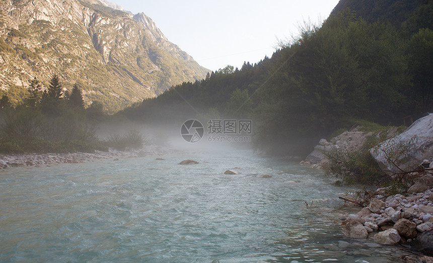 索卡河阳光戏剧性流动荒野天气天空森林旅行溪流薄雾图片