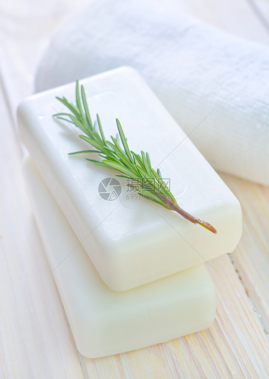 白肥皂营养迷迭香国家洗涤食物蛋糕玻璃奶油身体叶子图片