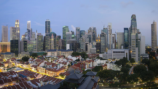 东南城角华人城之夜的新加坡天线背景