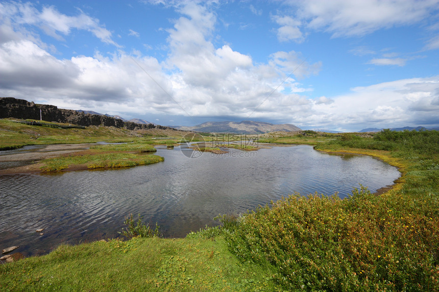 冰岛廷韦利尔旅游照片山脉旅行绿色观光反射风景图片