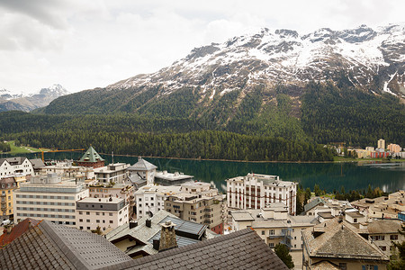 恩加丁瑞士阿尔卑斯山贝尔尼纳高清图片