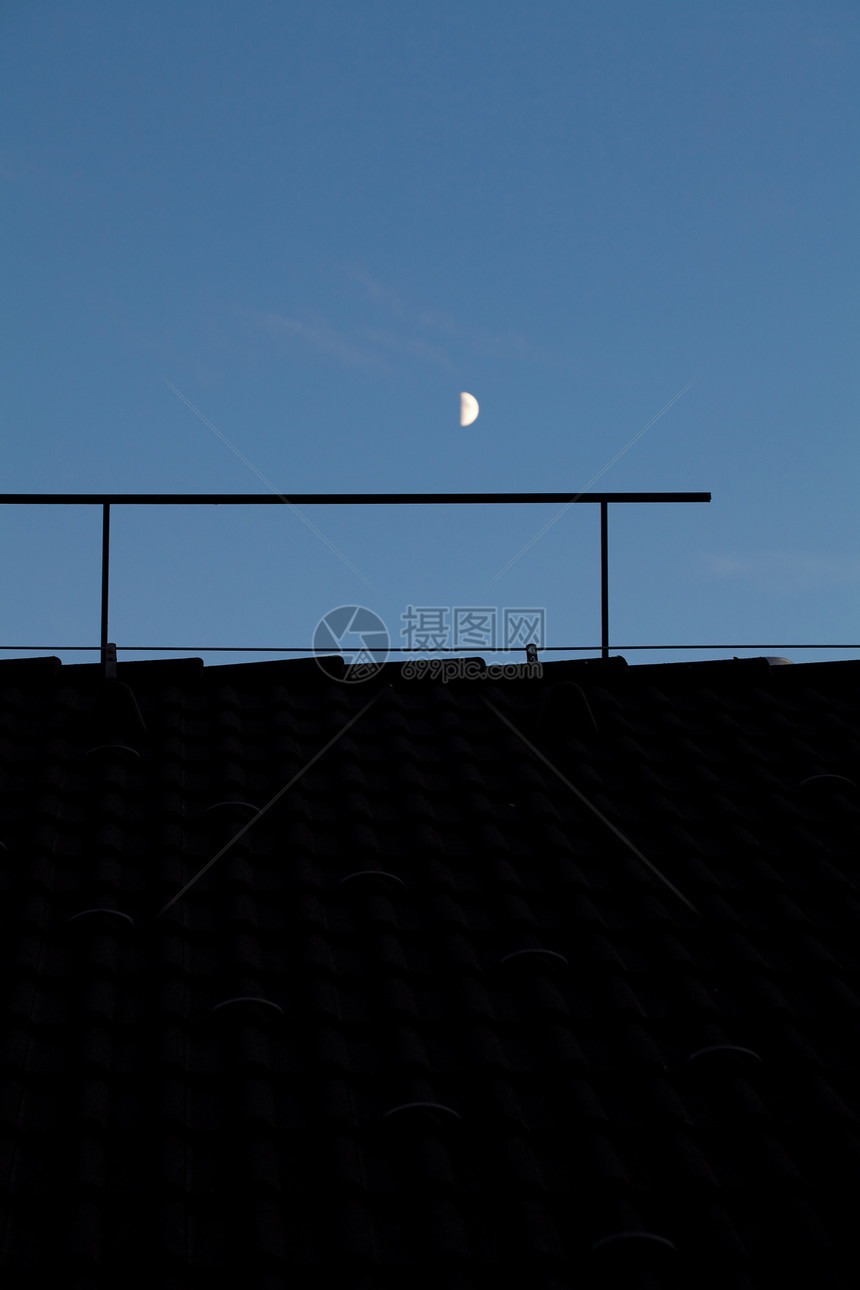 月亮在天顶的夜空中框架阳光摄影场景全景风景自由天气蓝色天空图片