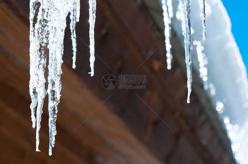 icycro 闭合环水晶美丽房子冰柱木头寒意冻结冰车天气反射图片