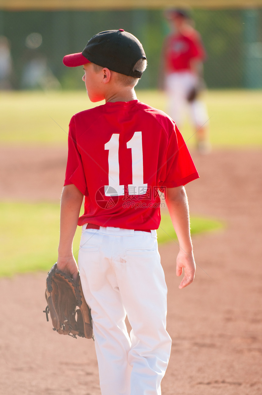 青年棒球运动员图片