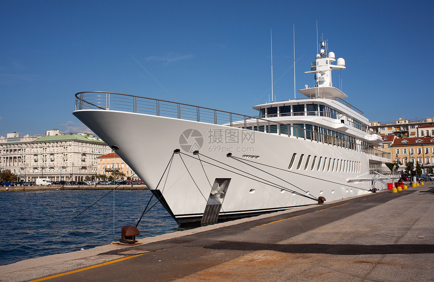 里雅斯特的游艇奢华旅行码头巡航运输港口旅游白色图片