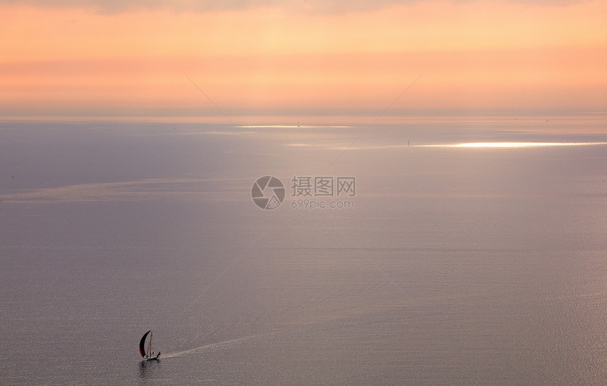 游艇赛马场天气水手们训练赛车风帆日落太阳帆板图片