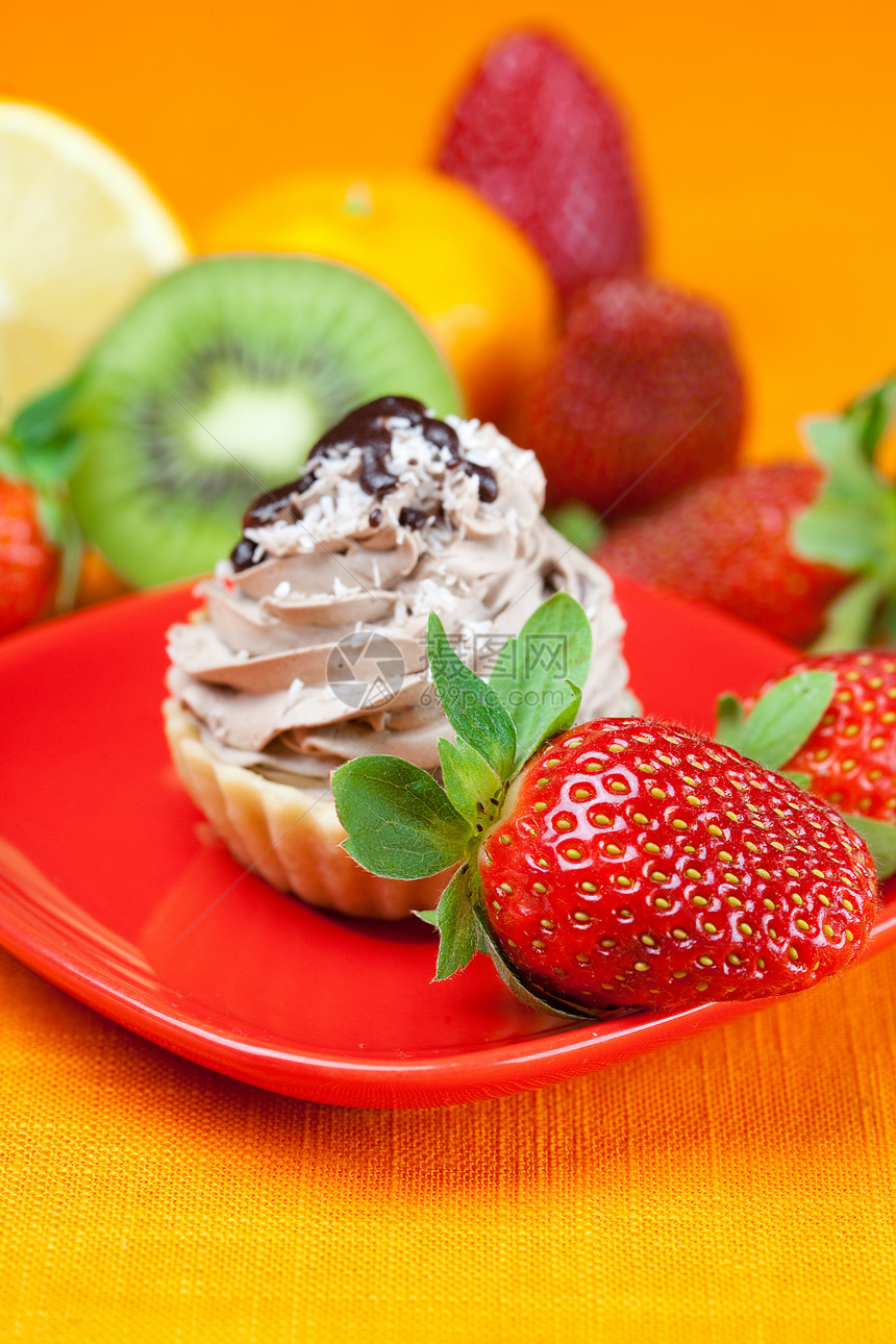 柠檬 麦当林 基维 蛋糕和草莓甜点巧克力坚果文化奇异果早餐飞碟橙子水果美食图片