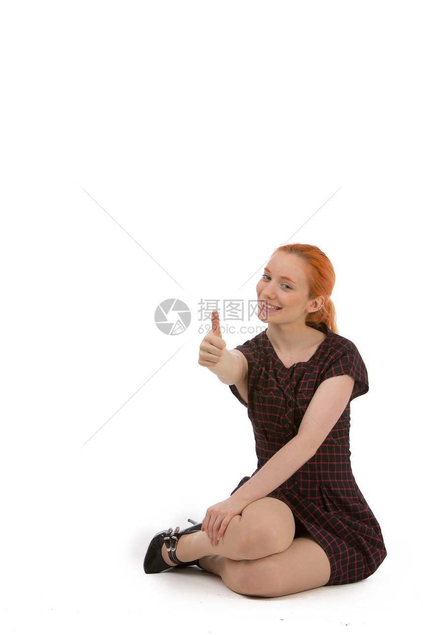 微笑的女人给一个拇指举起手势女士验收地板图片
