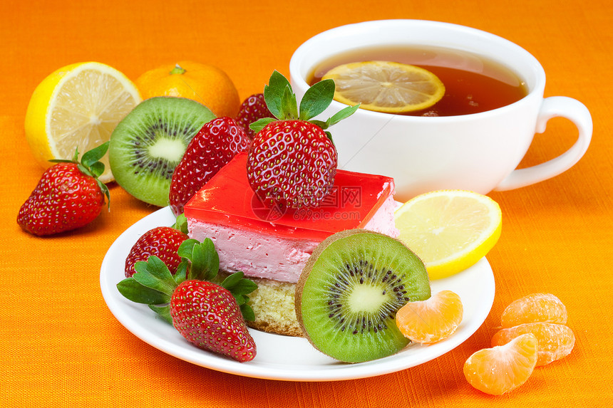 柠檬茶 基威茶 蛋糕和草莓奇异果奶油餐具食物巧克力橙子叶子糖果文化盘子图片