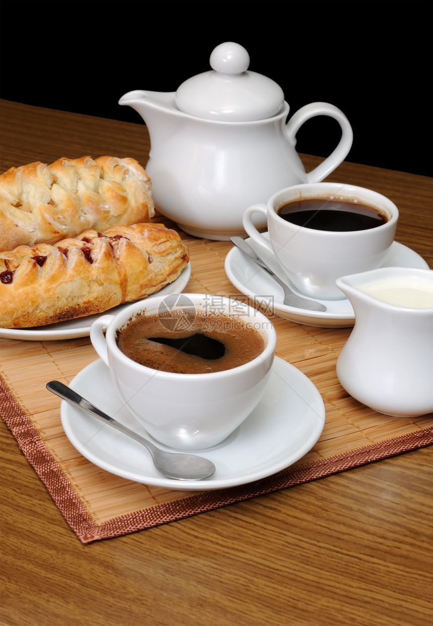 来杯咖啡勺子嗜好桌子糕点蛋糕牛奶糖果飞碟杯子香料图片