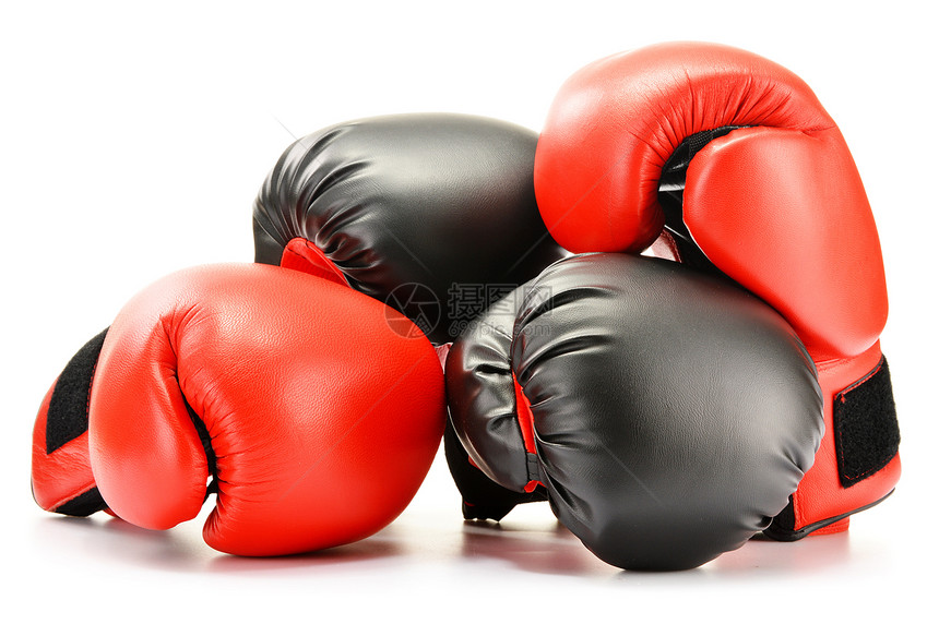 白色上隔离的两对皮衣拳击手套斗争黑色锦标赛皮革力量竞赛红色训练运动游戏图片