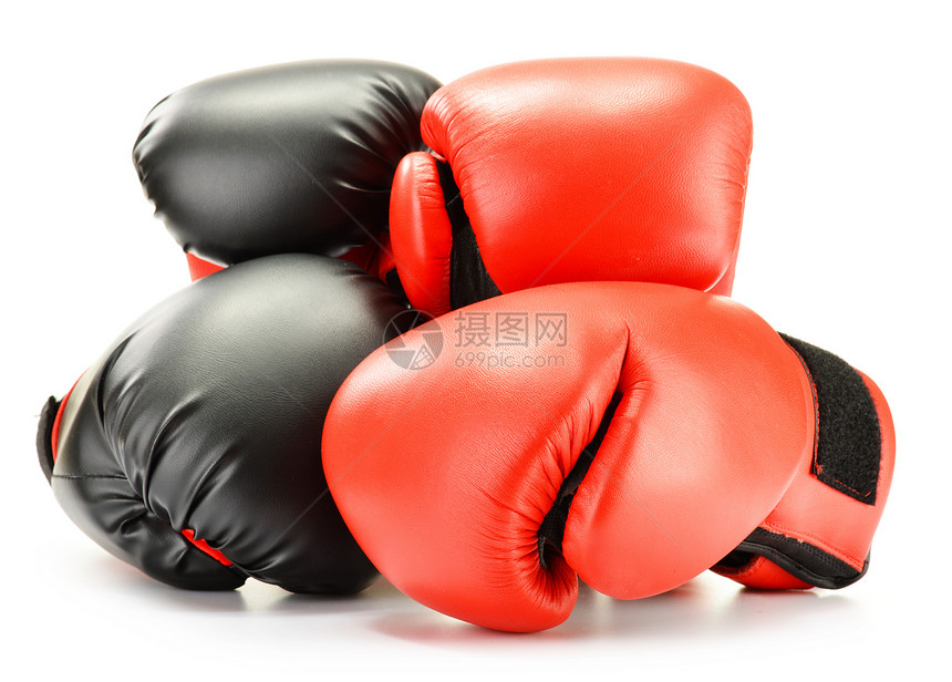白色上隔离的两对皮衣拳击手套斗争红色竞赛优胜者力量锦标赛黑色训练游戏运动图片