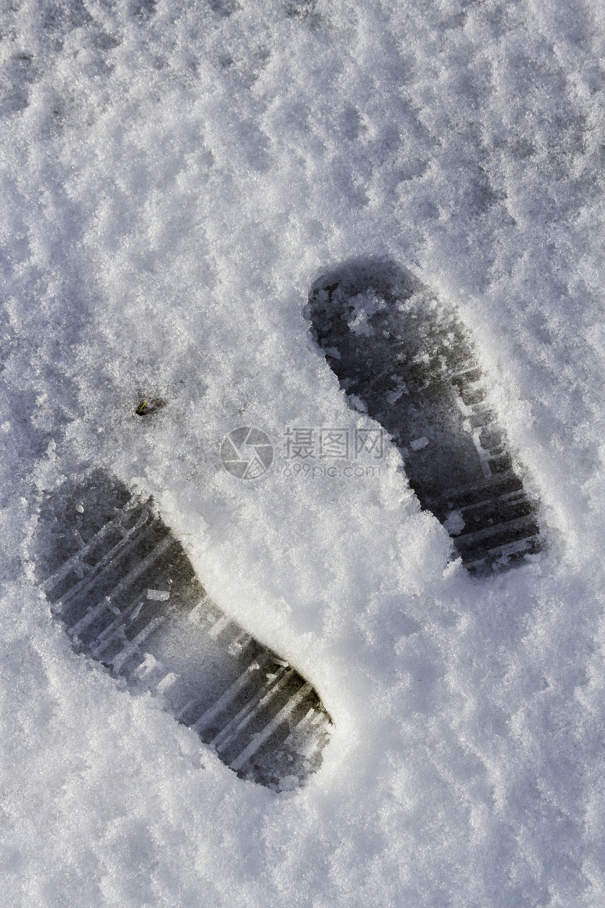 积雪中脚足脚印季节图片
