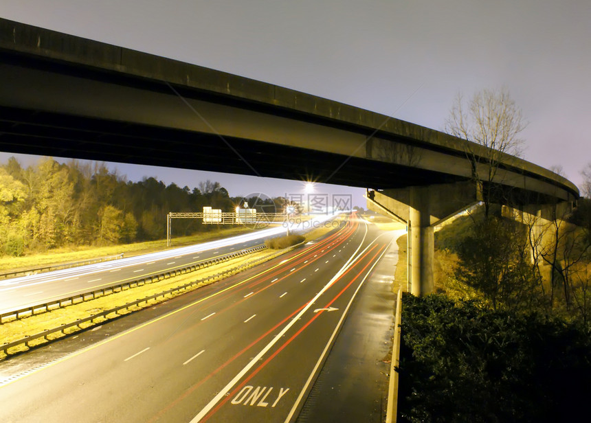 从天桥看见的交通灯图片