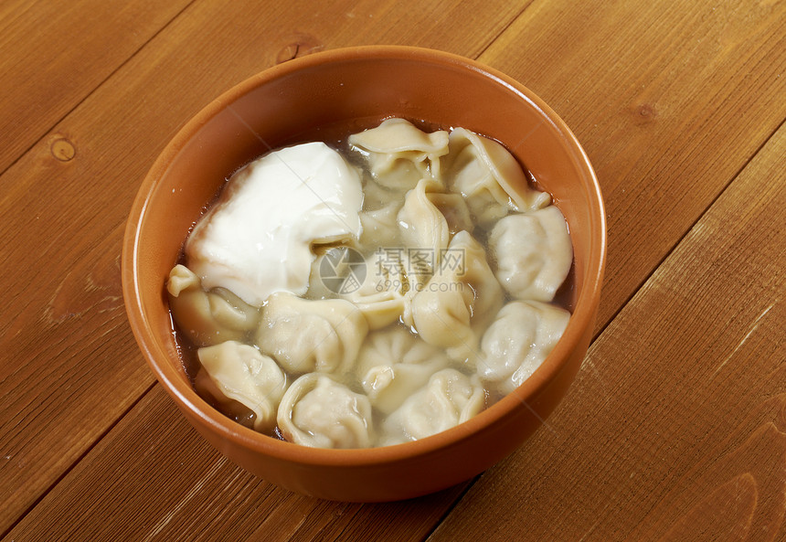传统俄罗斯食物pelmeni美食厨房面粉午餐水饺烹饪饺子糕点盘子图片