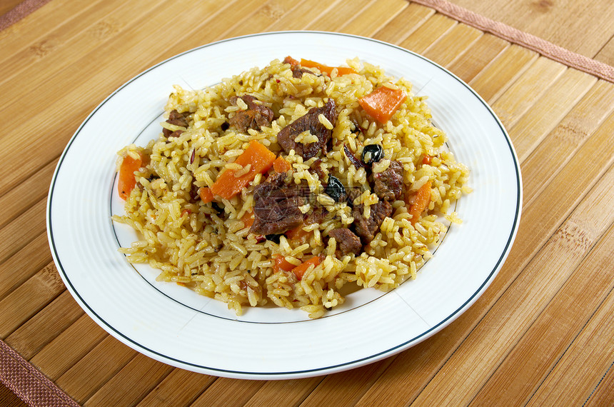 传统东方比拉fcolor胡椒脊胡椒香料蔬菜葡萄干品味美食羊肉牛肉午餐图片