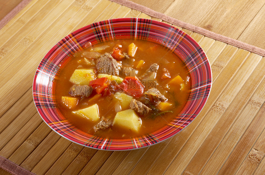 传统保加利亚汤chorba食品烹饪青菜午餐羊肉香料厨房饮食牛肉盘子图片