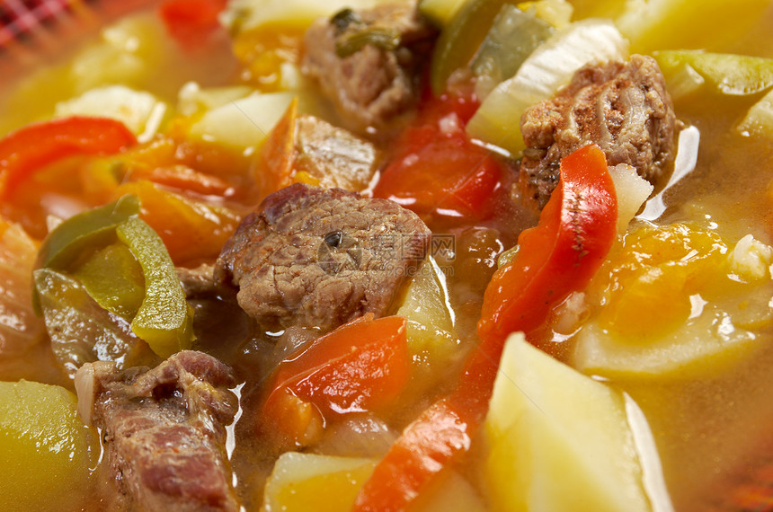 Lecho牛肉汤蔬菜胡椒课程盘子食物图片