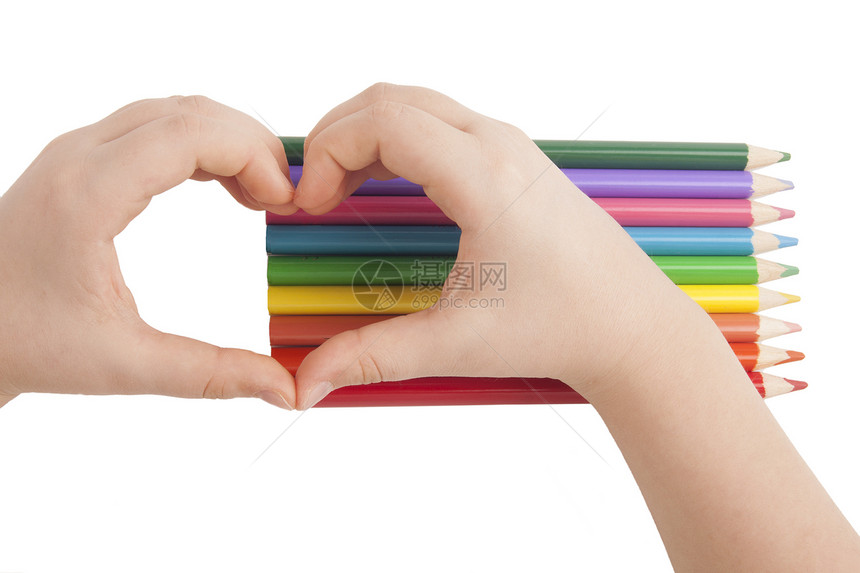 儿童手在彩色铅笔之上形成心脏形状概念孩子白色教育想法孩子们图片