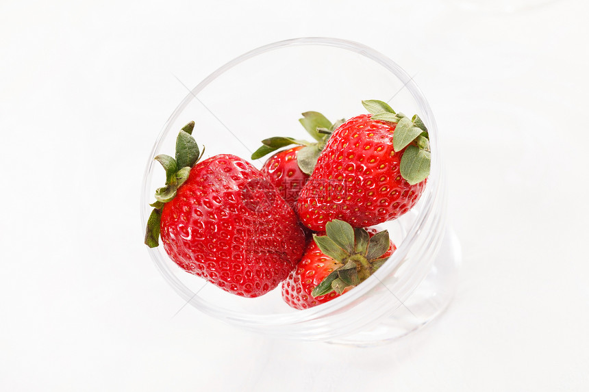新鲜草莓食物红色营养水果浆果甜点玻璃果味图片