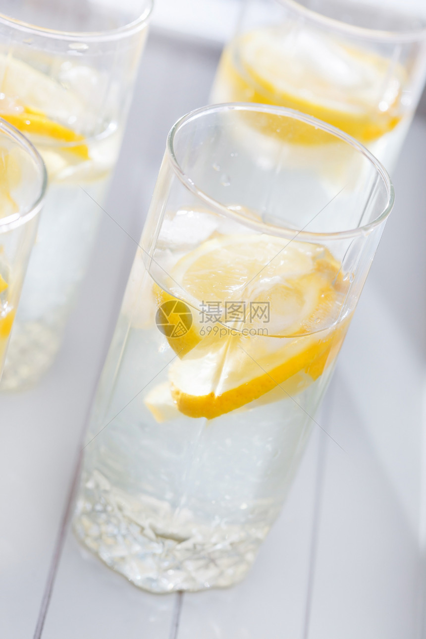 夏季饮料情调酒店苏打酒吧桌子酒精派对热带玻璃水果图片