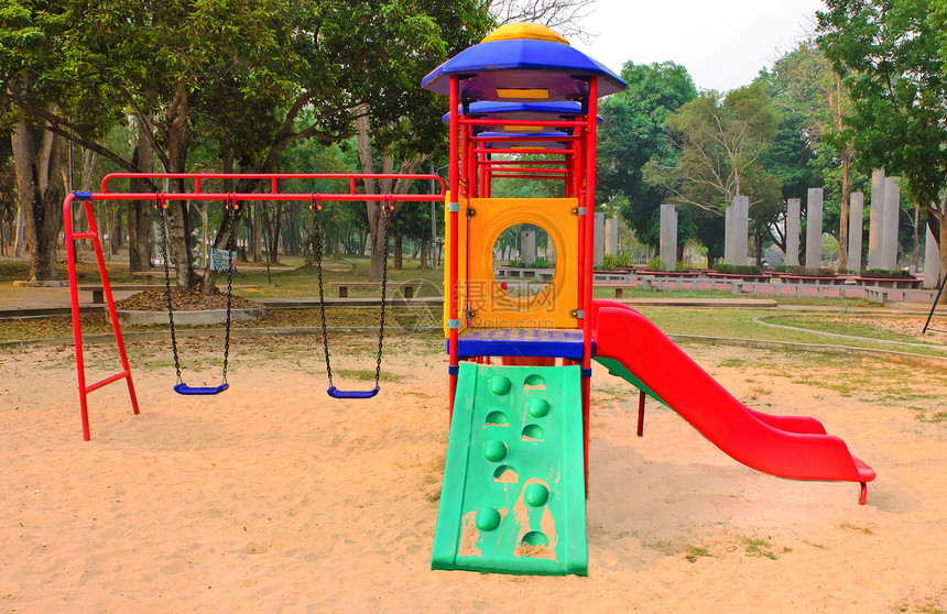 为儿童提供多彩儿童游乐场公园爬坡娱乐青少年乐趣时间幼儿园花园童年玩具图片