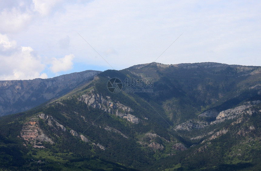 山脉绿色多云岩石天空森林风景图片