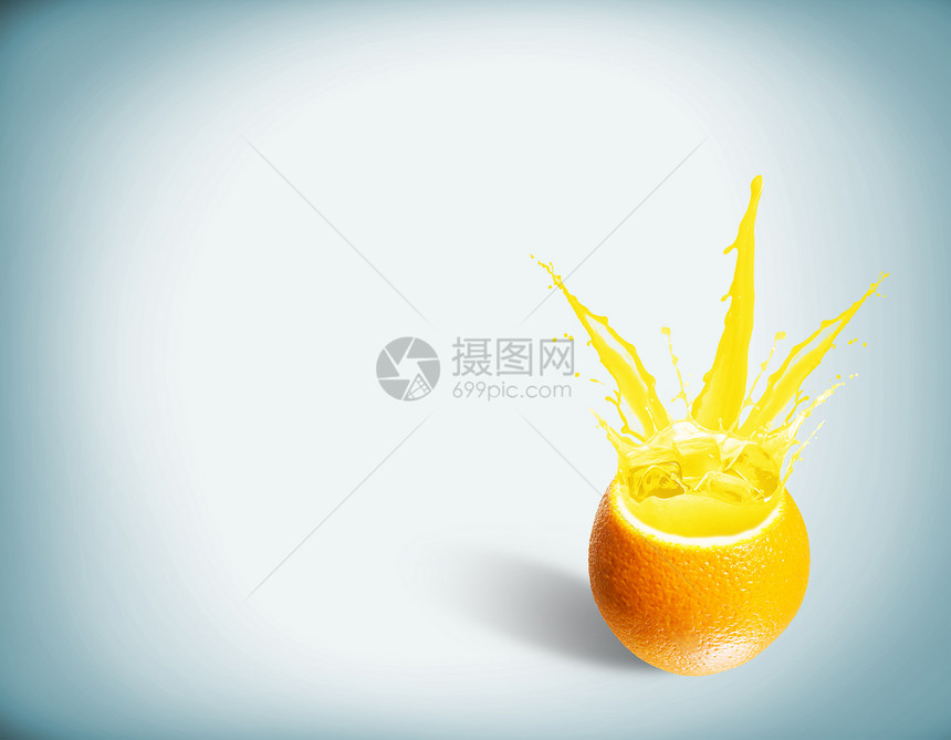 鲜橙汁和喷洒饮料热带水果运动气泡果汁生活美食食物液体图片
