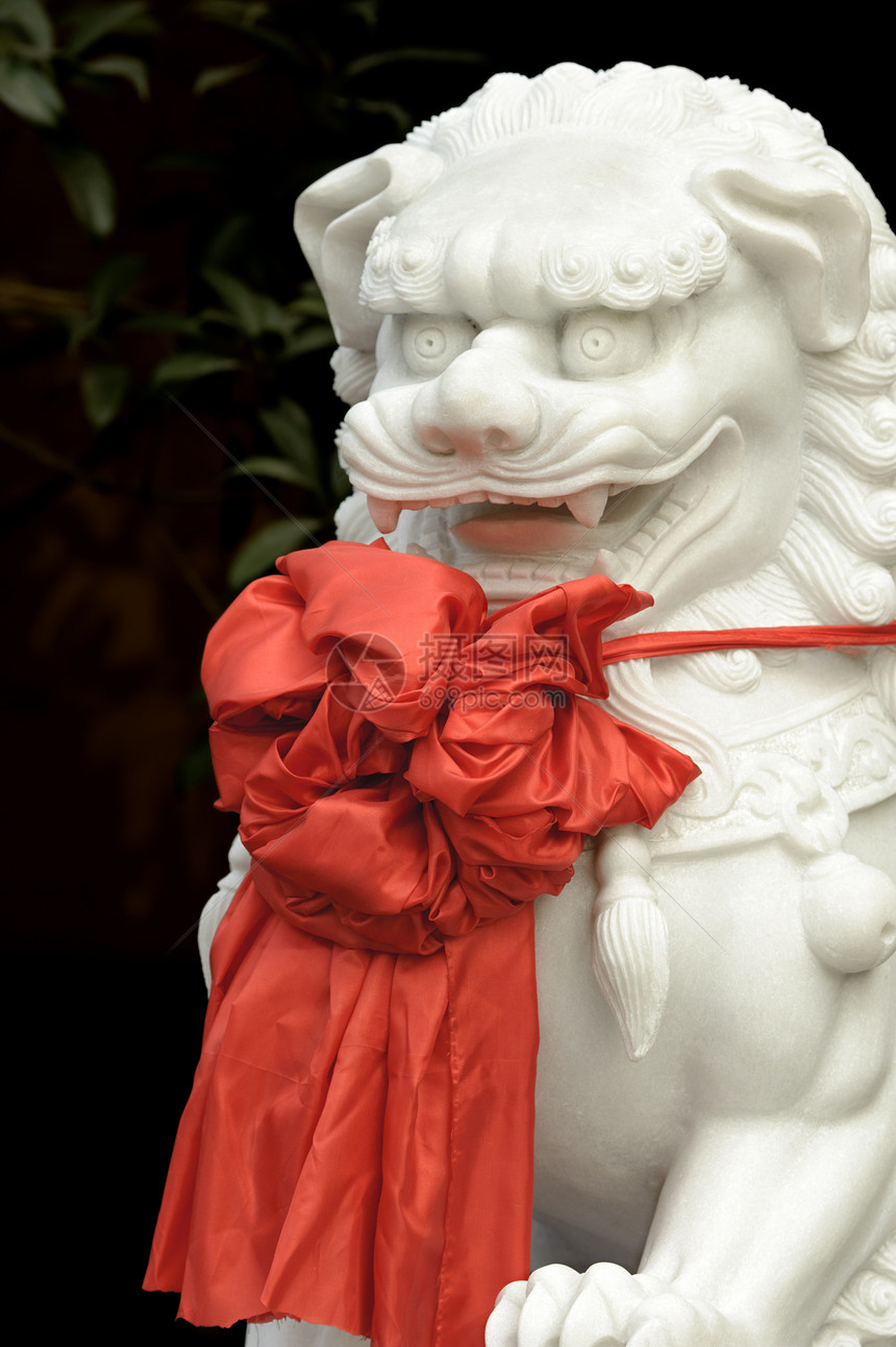 红丝的中国传统雕塑狮子(红丝)图片